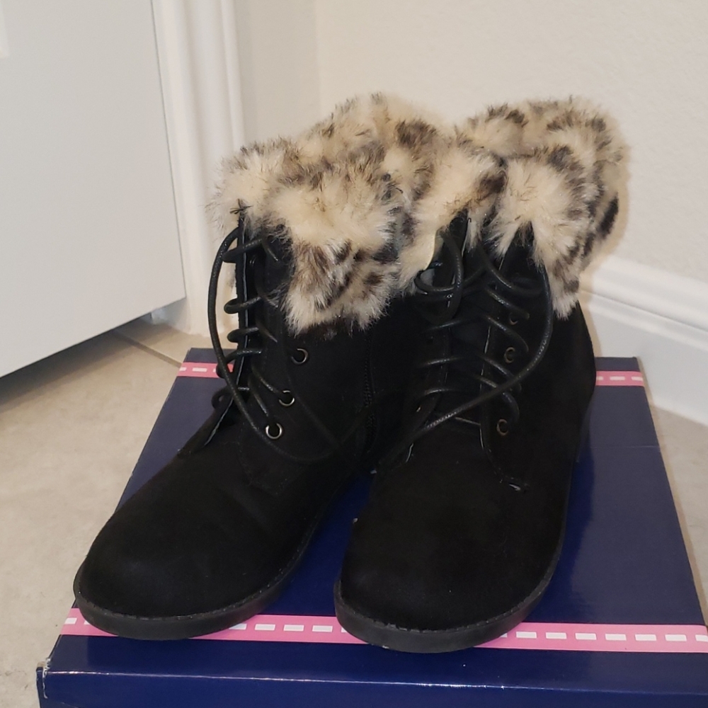 Black fur boots (only worn 1x)